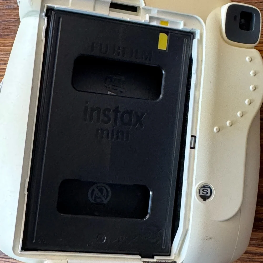 Fuji-film Instax Mini 8 Instant Camera - Cream